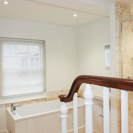 Holiday home Rhondda House *