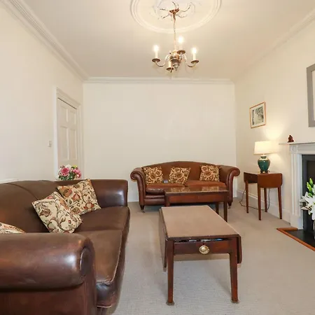Holiday home Rhondda House